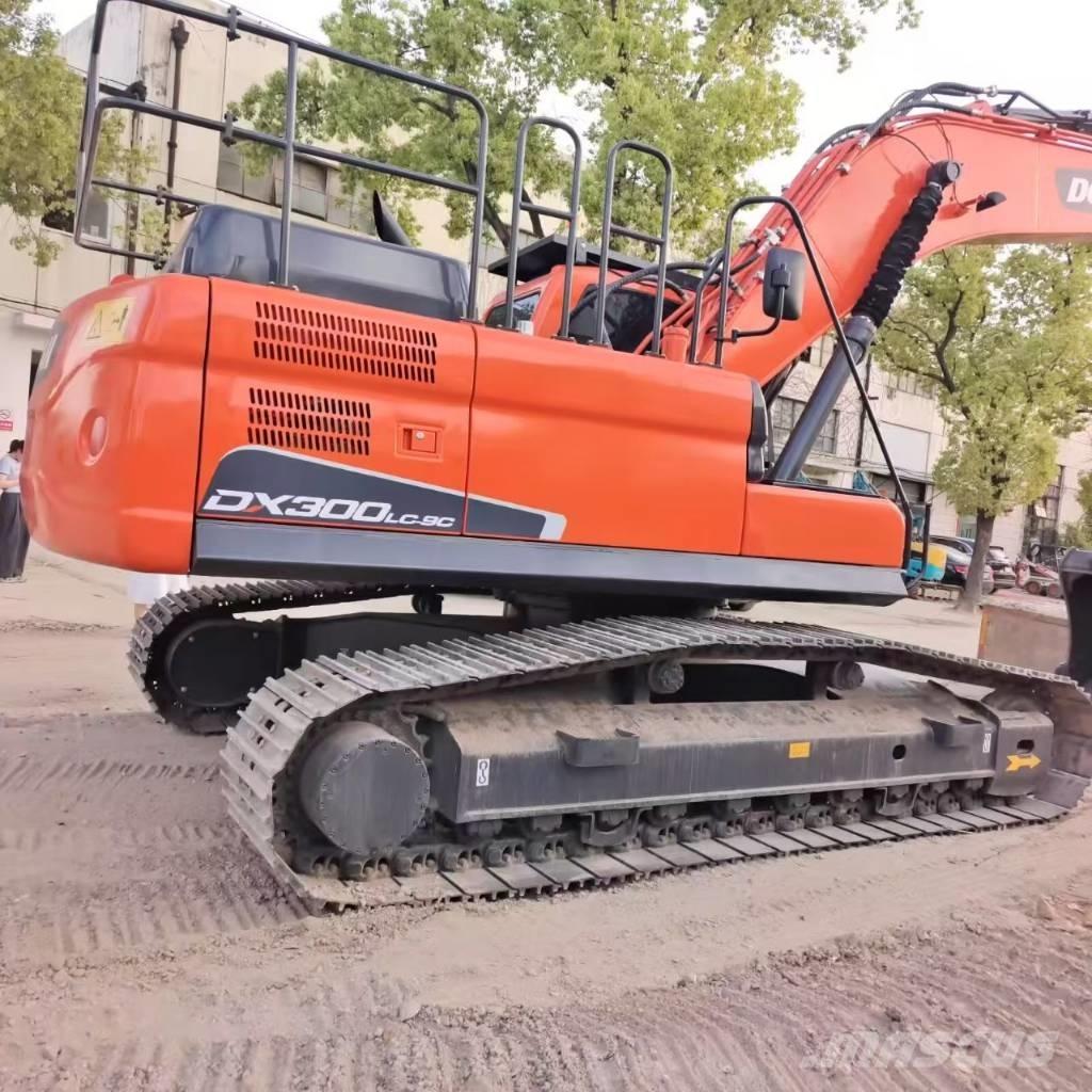 Doosan DX 300 LC 大型油圧ショベル12t以上（パワーショベル・ユンボ）