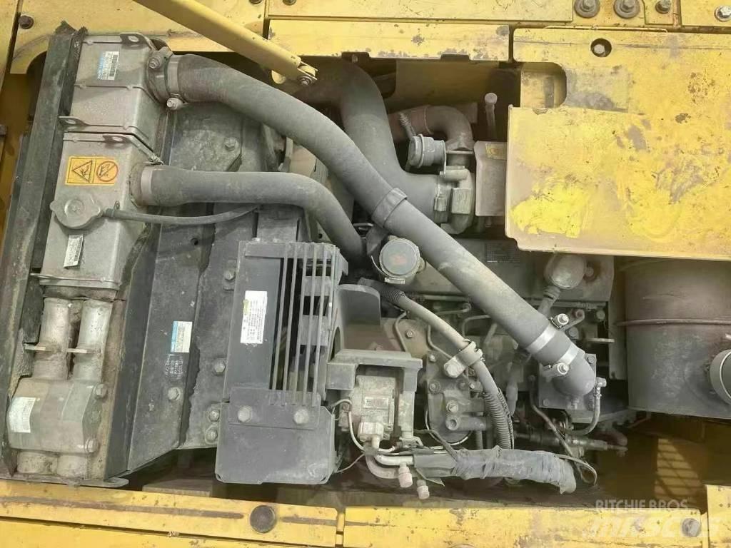 Komatsu PC 130 大型油圧ショベル12t以上（パワーショベル・ユンボ）