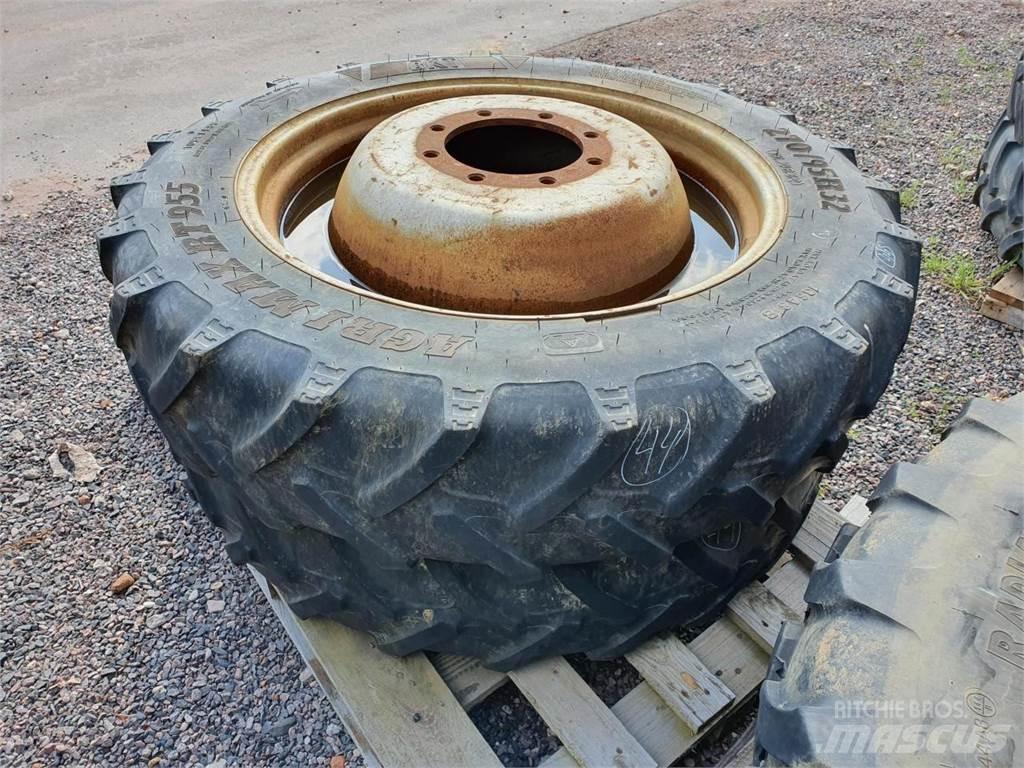 BKT 270/95R32 x2 タイヤ、ホイル、リム