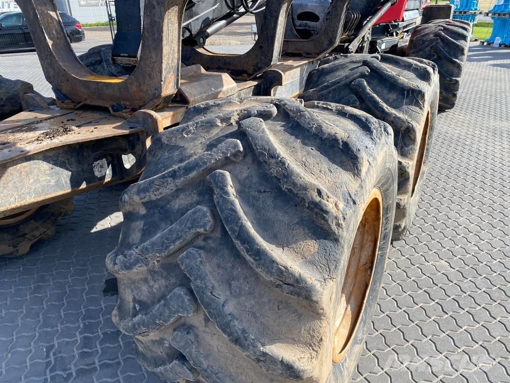 Komatsu 855 フォワーダー