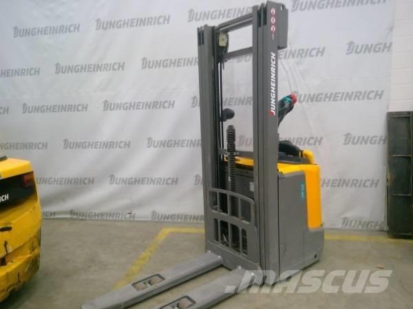 Jungheinrich ERC 212 自走式スタッカー