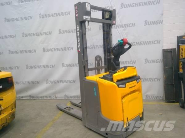 Jungheinrich ERC 212 自走式スタッカー