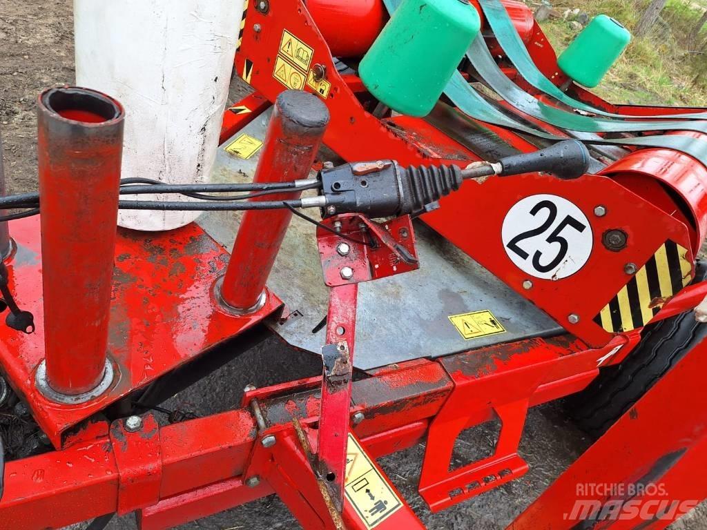 Kverneland UN 7517 ラッピングマシーン