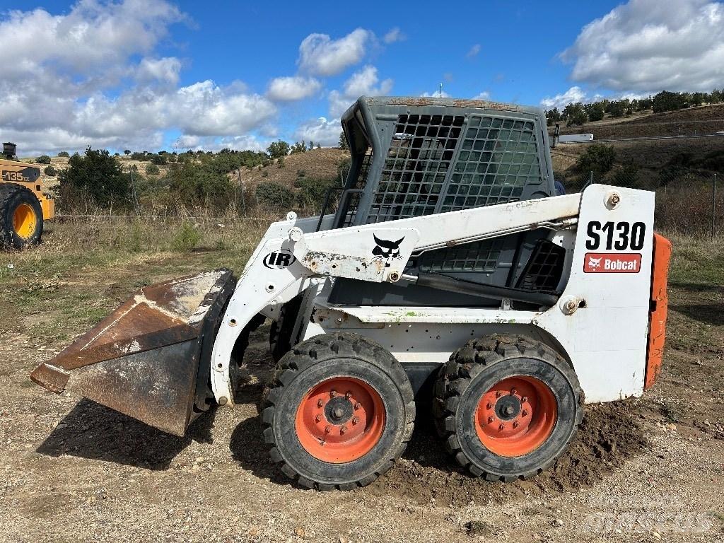 Bobcat S 130 スキッドステアローダー