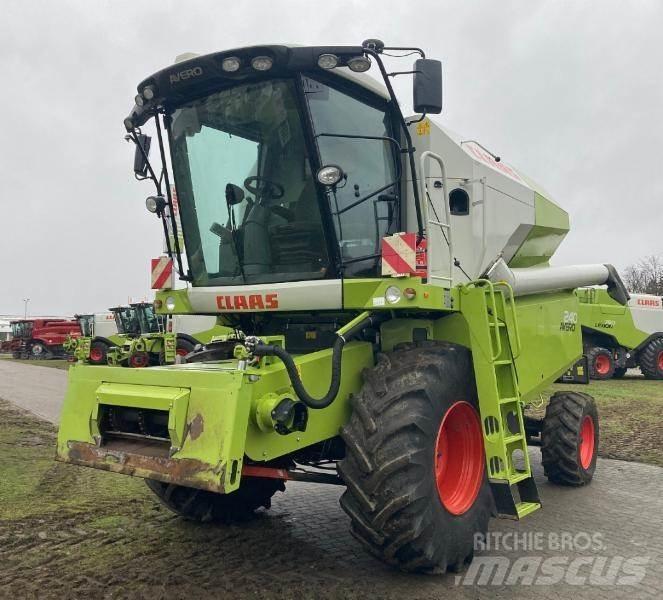 CLAAS AVERO 240 コンバイン