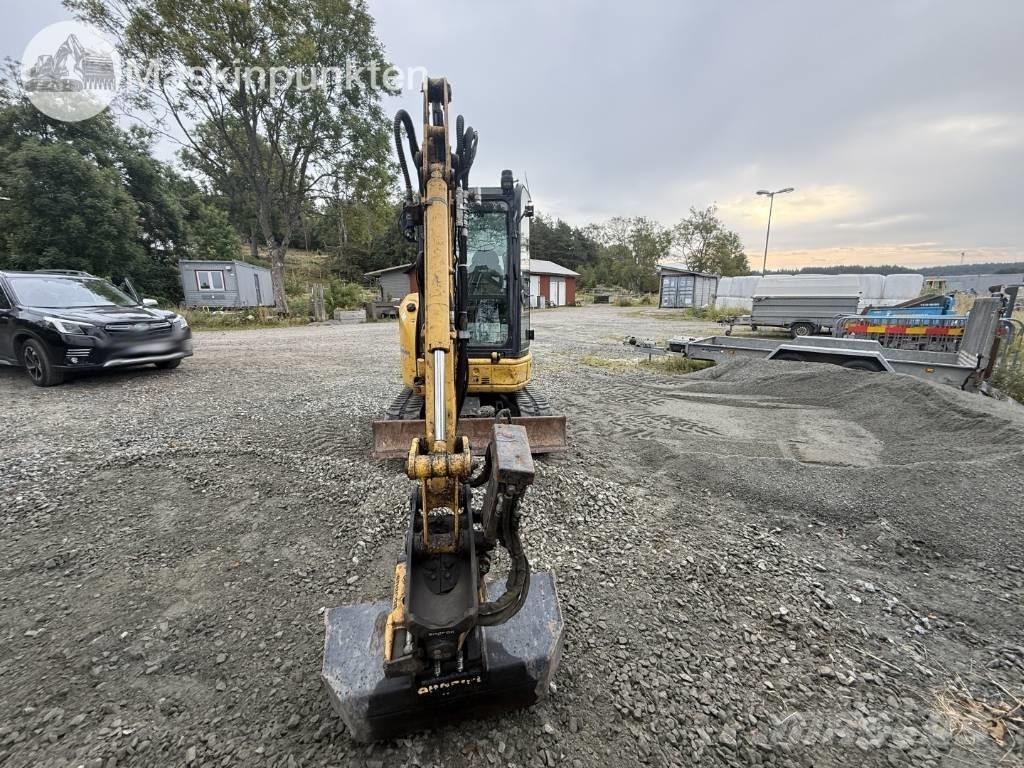 Komatsu PC 26 MR ミニ油圧ショベル 7t以下（ミニユンボ・ミニディガー）