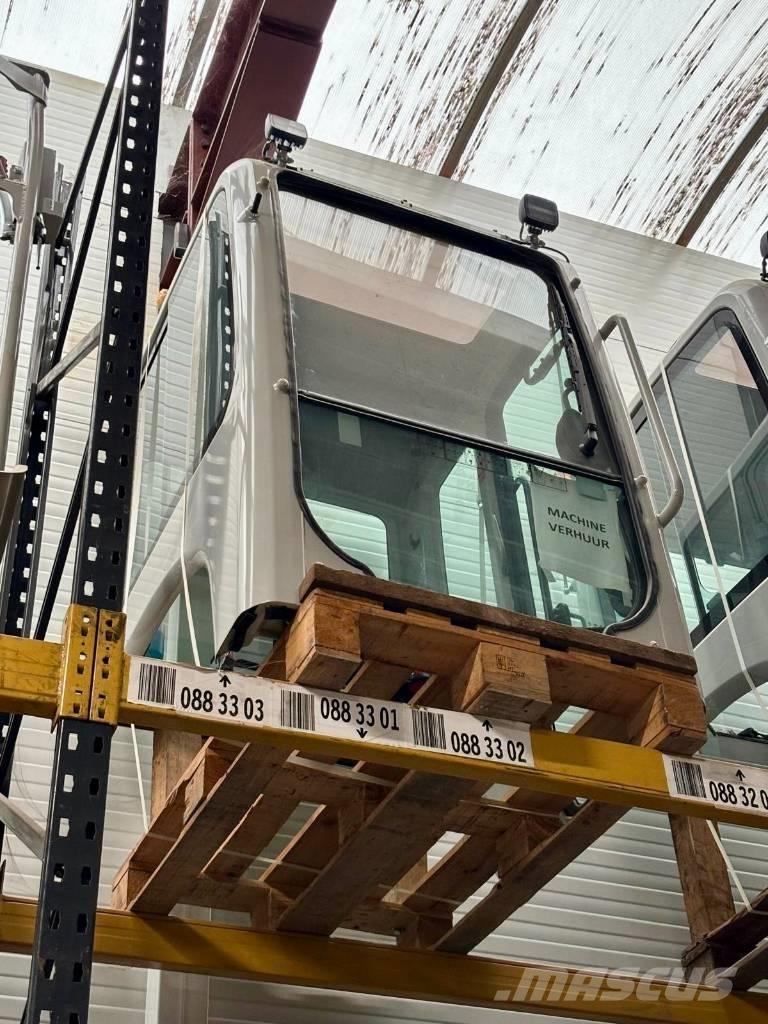 Takeuchi TB 225 ミニ油圧ショベル 7t以下（ミニユンボ・ミニディガー）