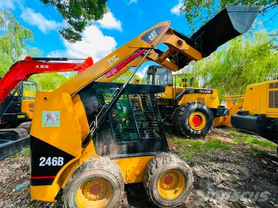 CAT 246B ミニローダー