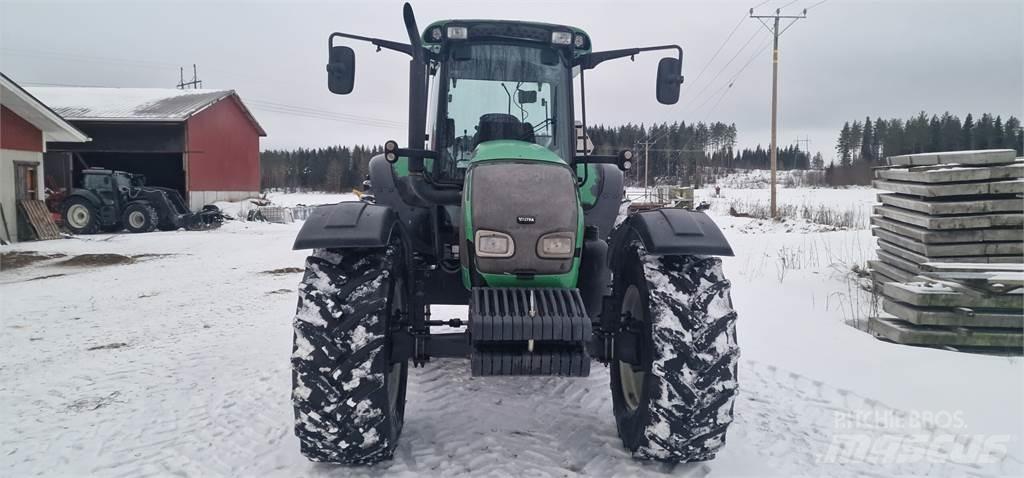 Valtra C130 Hitec トラクター