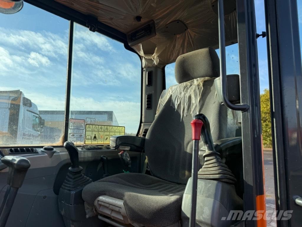 Doosan DX 63-3 ミニ油圧ショベル 7t以下（ミニユンボ・ミニディガー）