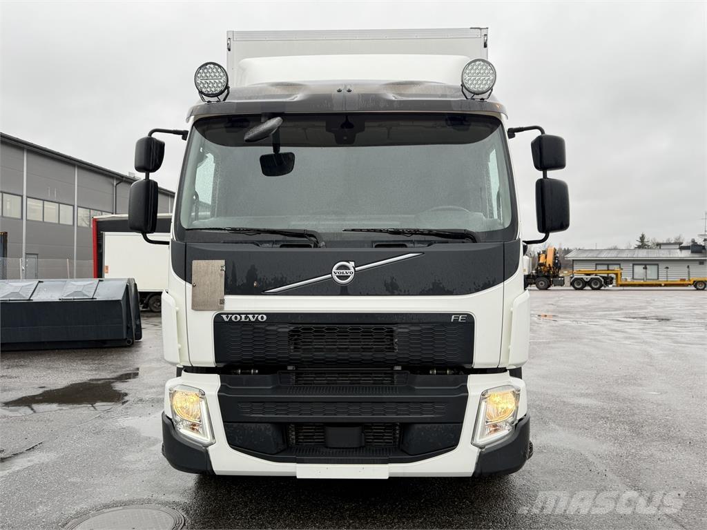 Volvo FE320 4X2 ボックスボディー、ウイング、箱車