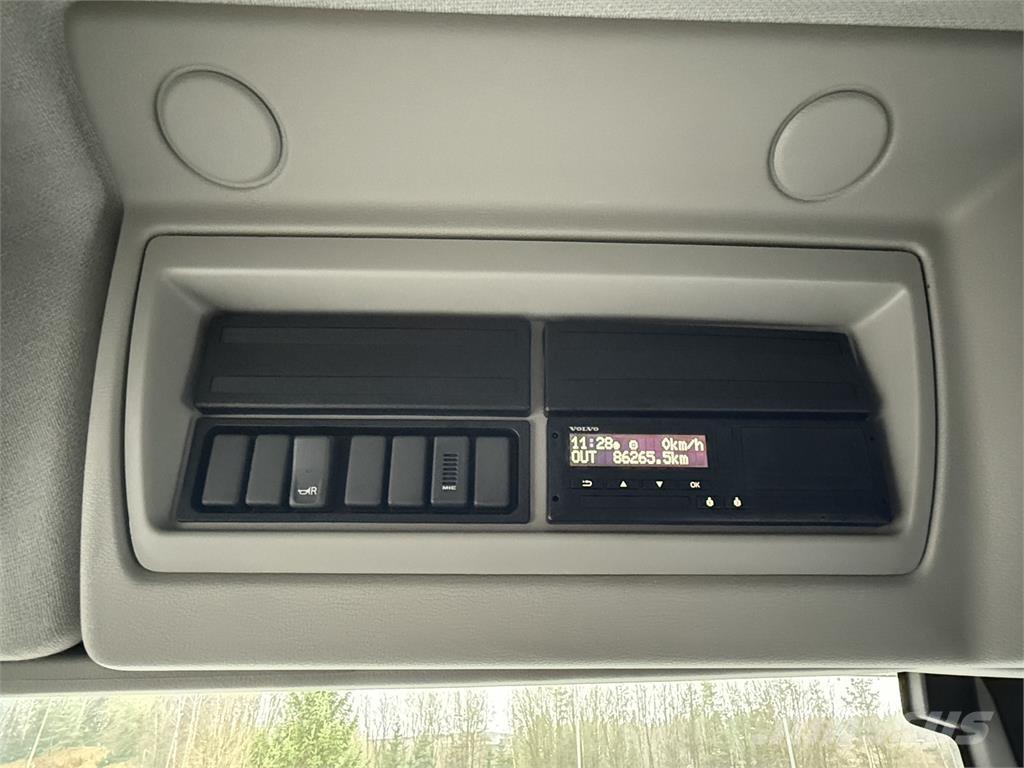 Volvo FE320 4X2 ボックスボディー、ウイング、箱車