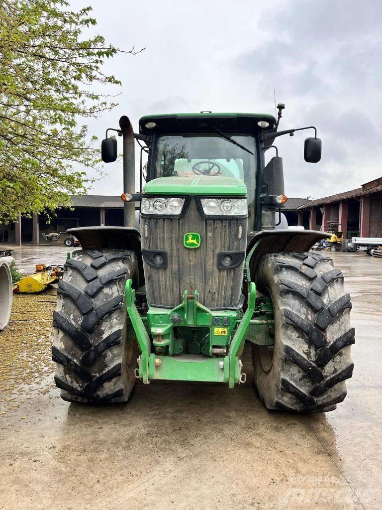 John Deere 7230 R トラクター