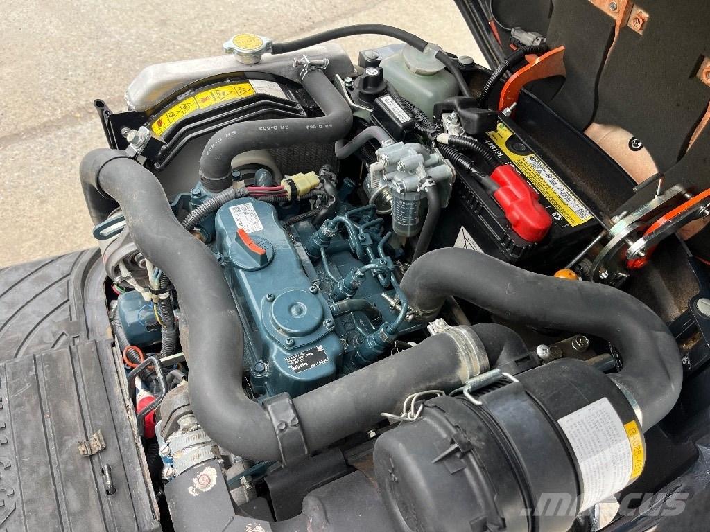 Kubota K 008-5 ミニ油圧ショベル 7t以下（ミニユンボ・ミニディガー）