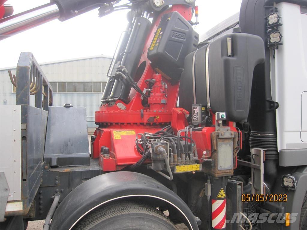 Sisu Polar クレーントラック、ユニック車