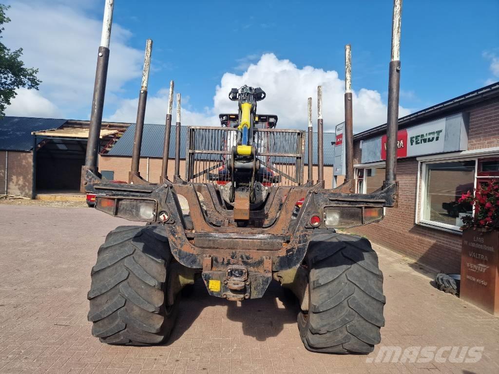 Komatsu 855 フォワーダー