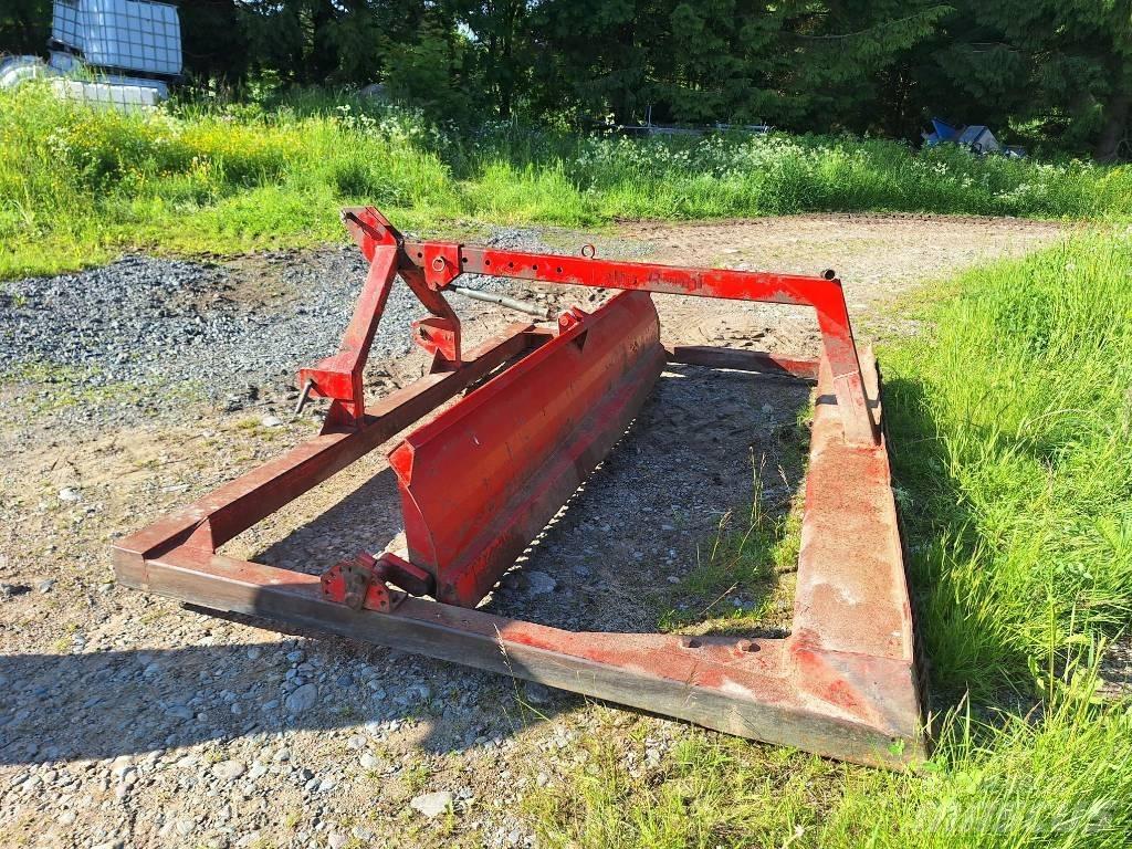 Runni Peltolana 300 道路用レーキ
