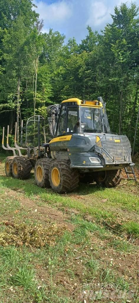 Ponsse Wisent 8W フォワーダー