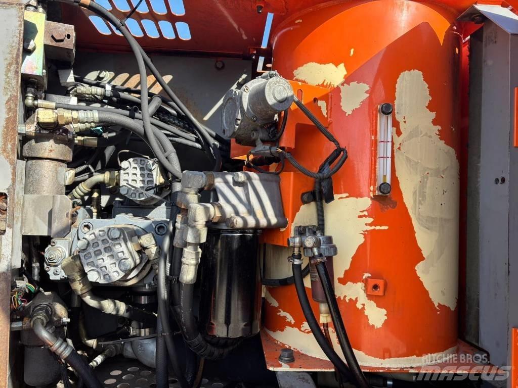 Hitachi ZX 130 W ホイール式油圧ショベル（パワーショベル・ユンボ・バックホー）
