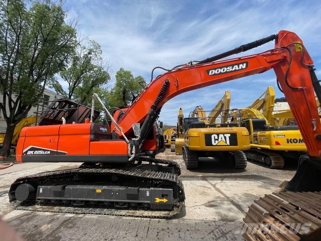 Doosan DX 225 中型油圧ショベル 7ｔ-12ｔ（ユンボ・パワーショベル・バックホー）
