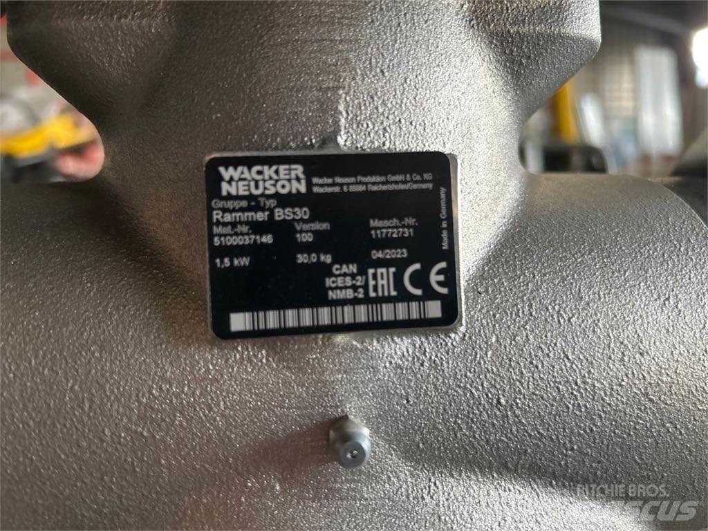 Wacker Neuson BS30 タンパ/転圧バイブレータ