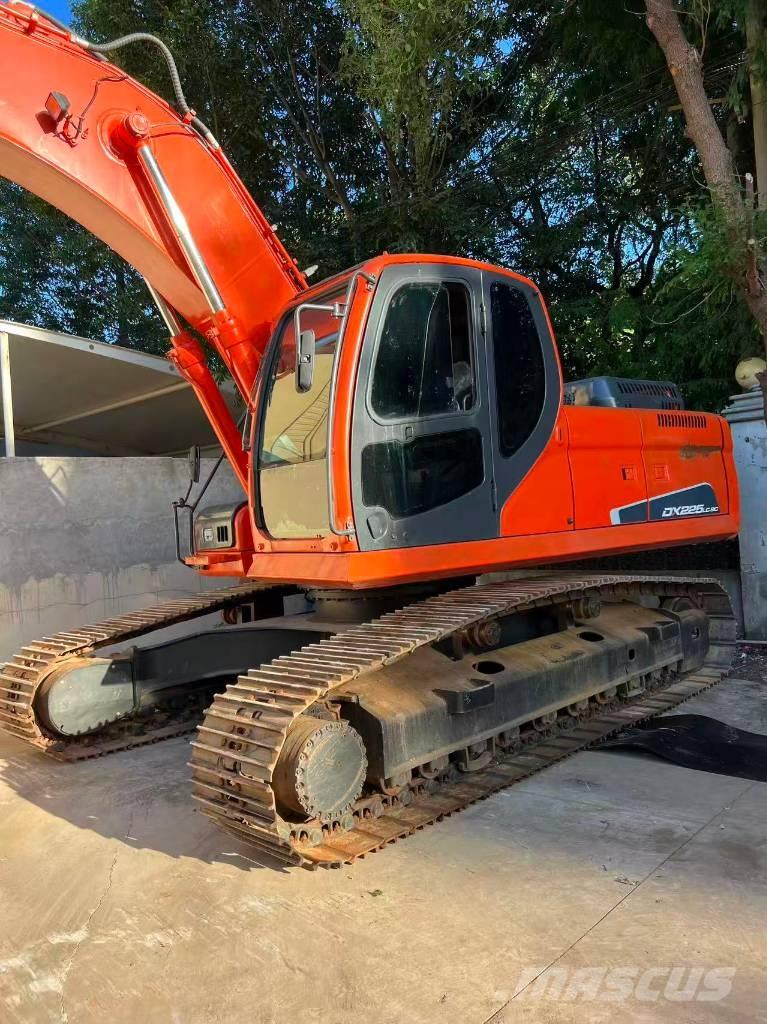 Doosan DX 225 LC 大型油圧ショベル12t以上（パワーショベル・ユンボ）