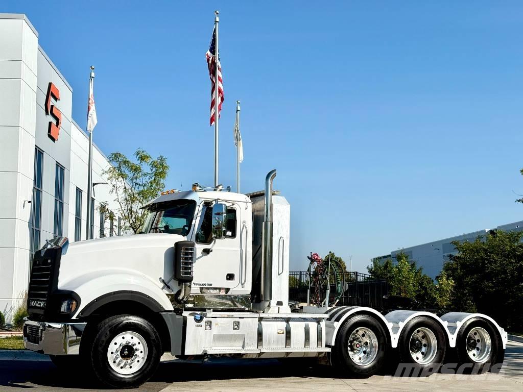 Mack Titan TD 713 中古トラクターヘッド | トレーラーヘッド