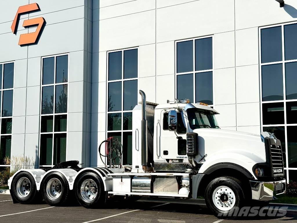 Mack Titan TD 713 中古トラクターヘッド | トレーラーヘッド