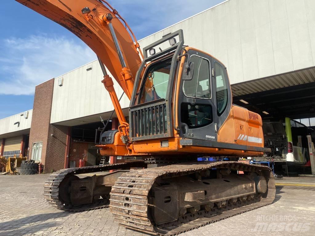 Doosan DX 180 LC 大型油圧ショベル12t以上（パワーショベル・ユンボ）