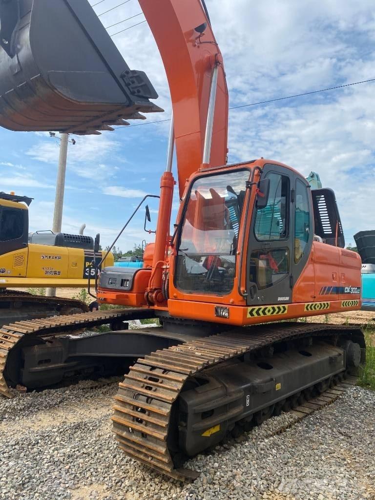 Doosan DX 300 LC 大型油圧ショベル12t以上（パワーショベル・ユンボ）