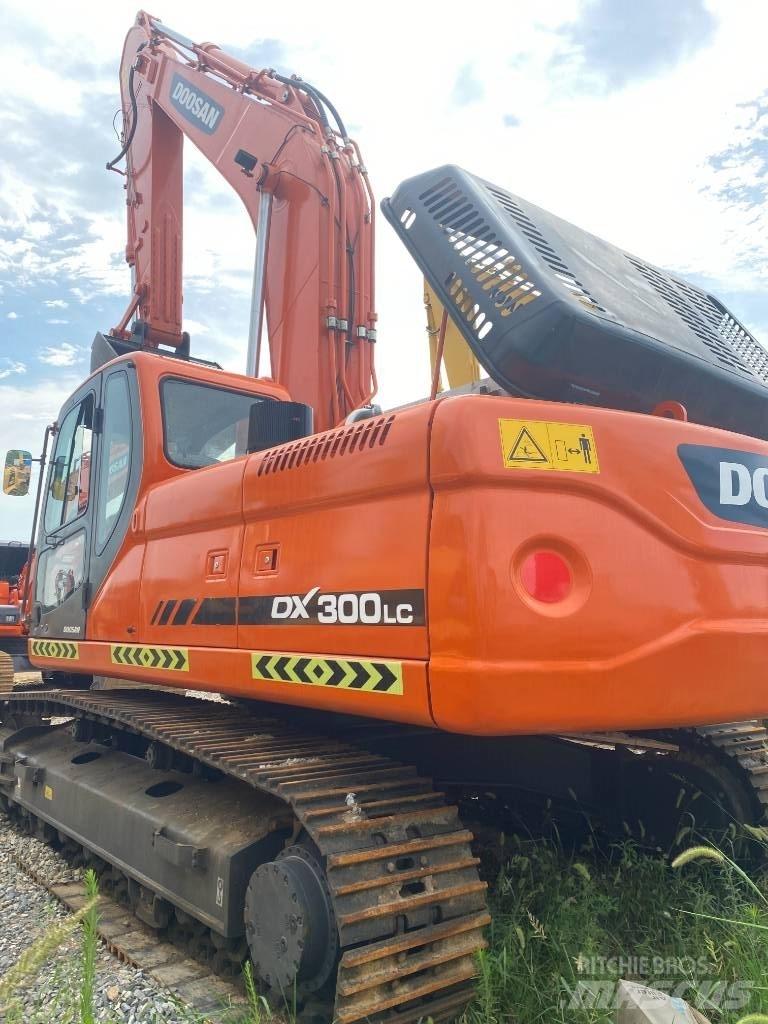 Doosan DX 300 LC 大型油圧ショベル12t以上（パワーショベル・ユンボ）
