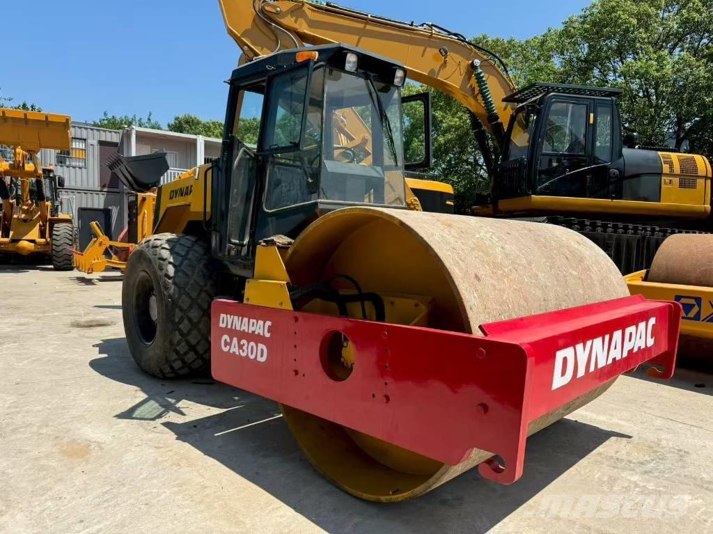 Dynapac CA 30 D 振動ローラ