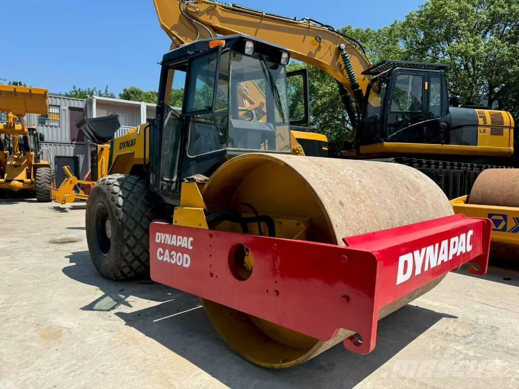 Dynapac CA 30 D 振動ローラ