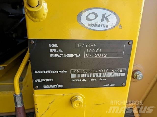 Komatsu D 75 S-5 クローラーローダー