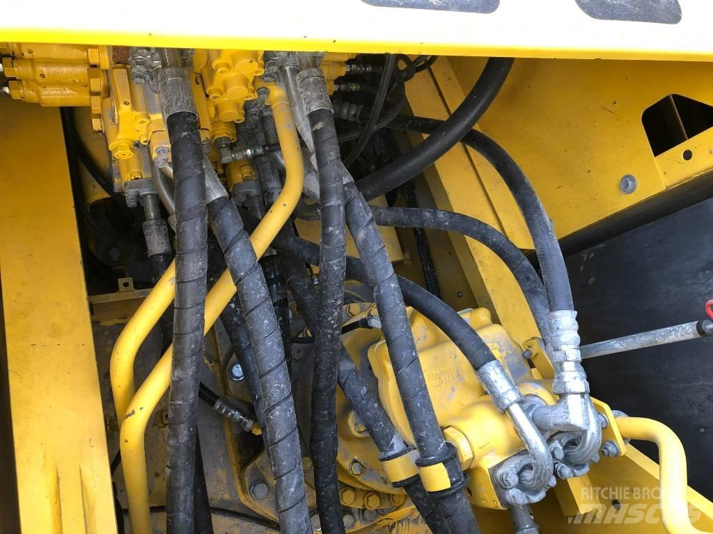 Komatsu 240-8 大型油圧ショベル12t以上（パワーショベル・ユンボ）
