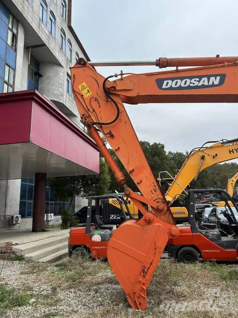 Doosan DH 210 W-7 ホイール式油圧ショベル（パワーショベル・ユンボ・バックホー）