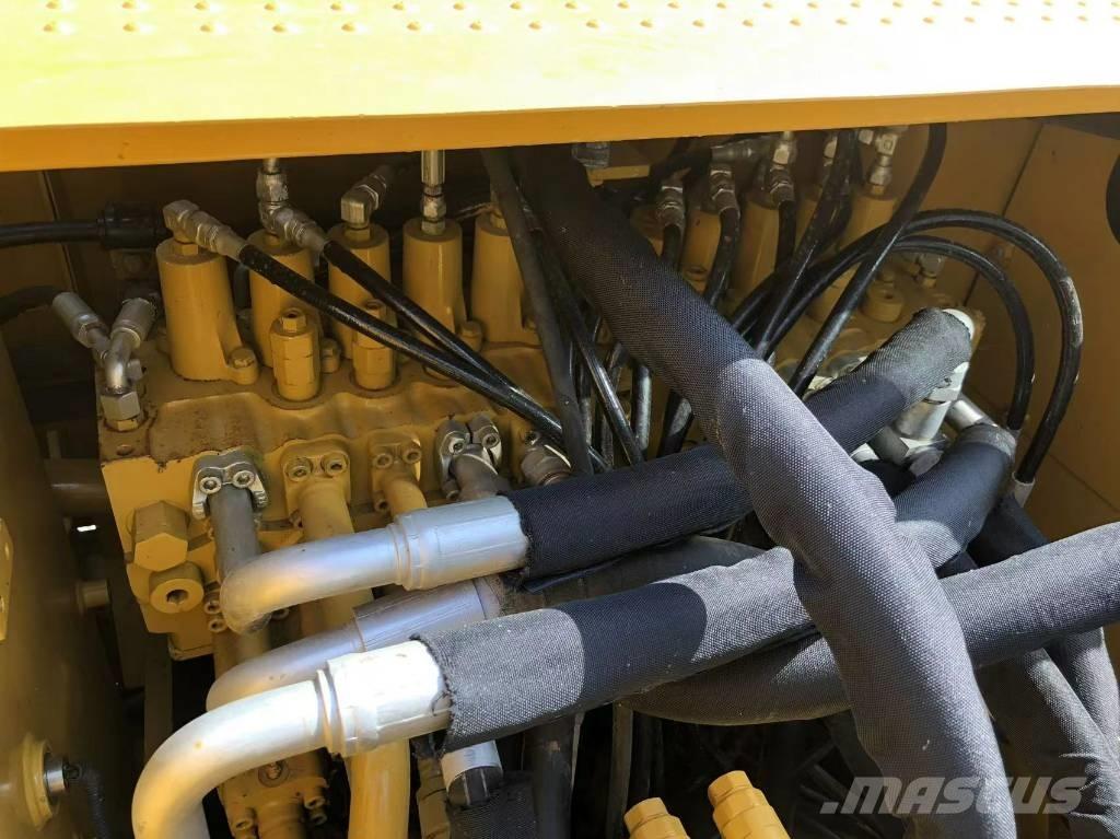 CAT 320D 大型油圧ショベル12t以上（パワーショベル・ユンボ）
