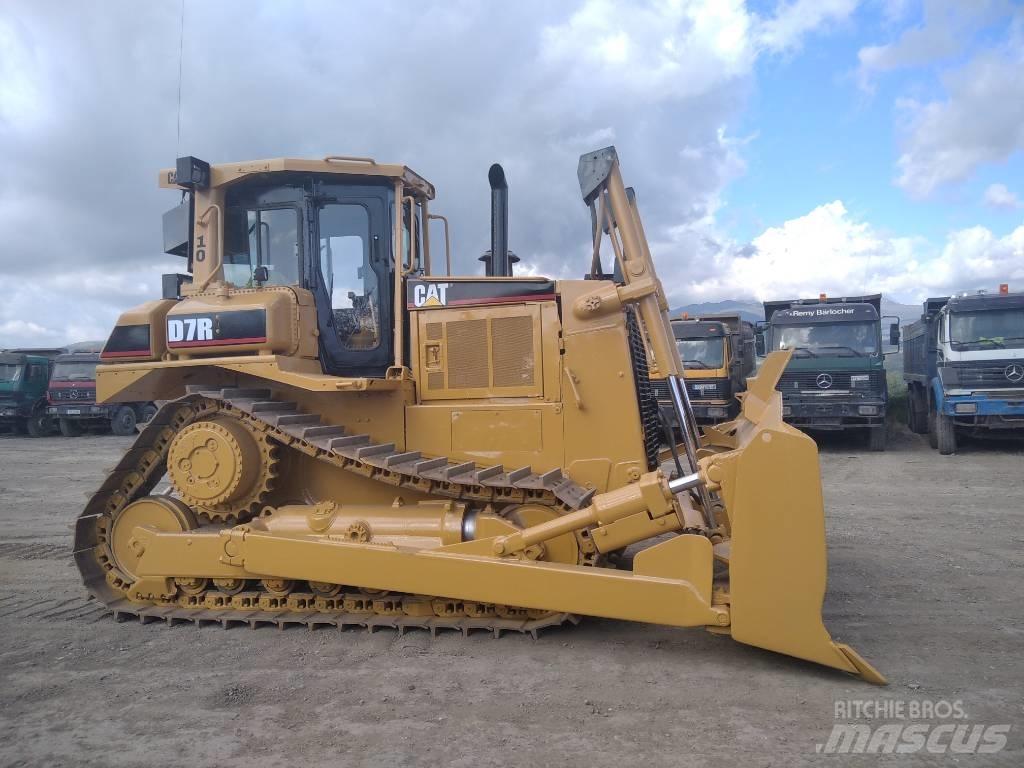 CAT D 7 R ブルドーザー