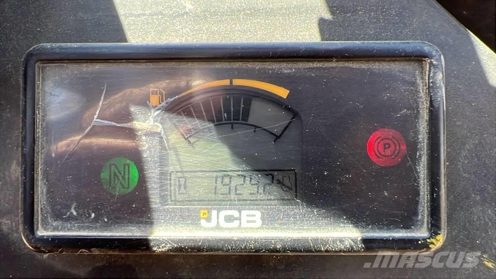 JCB 9TFT サイト　ダンプ