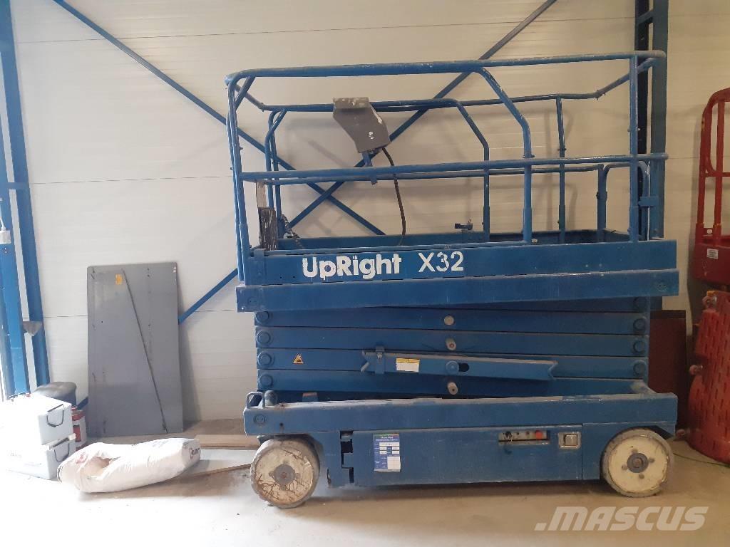 UpRight X 32 シザースリフト