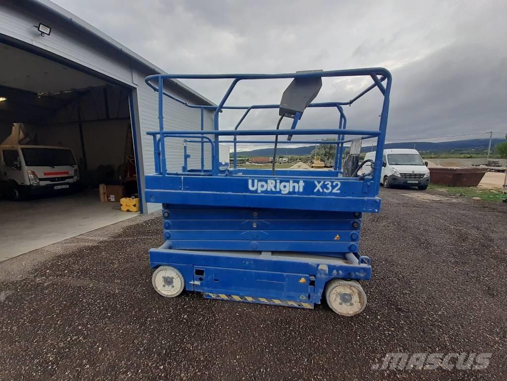 UpRight X 32 シザースリフト