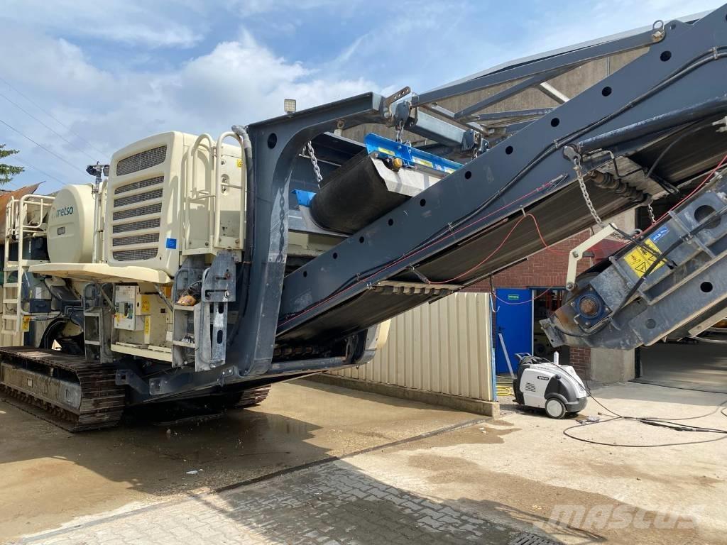 Metso LT 106 自走式クラッシャー