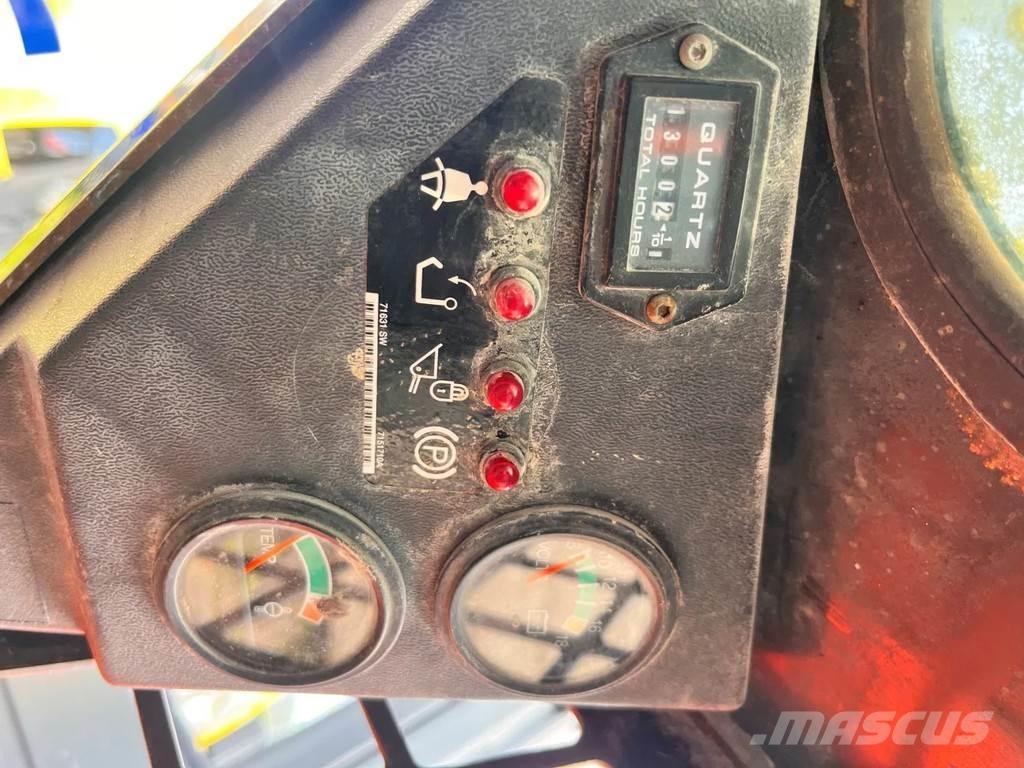 Bobcat S70 スキッドステアローダー
