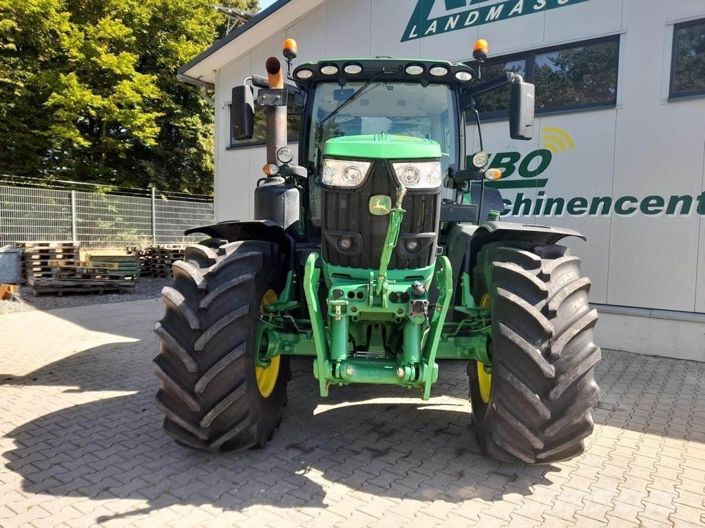 John Deere 6215R トラクター