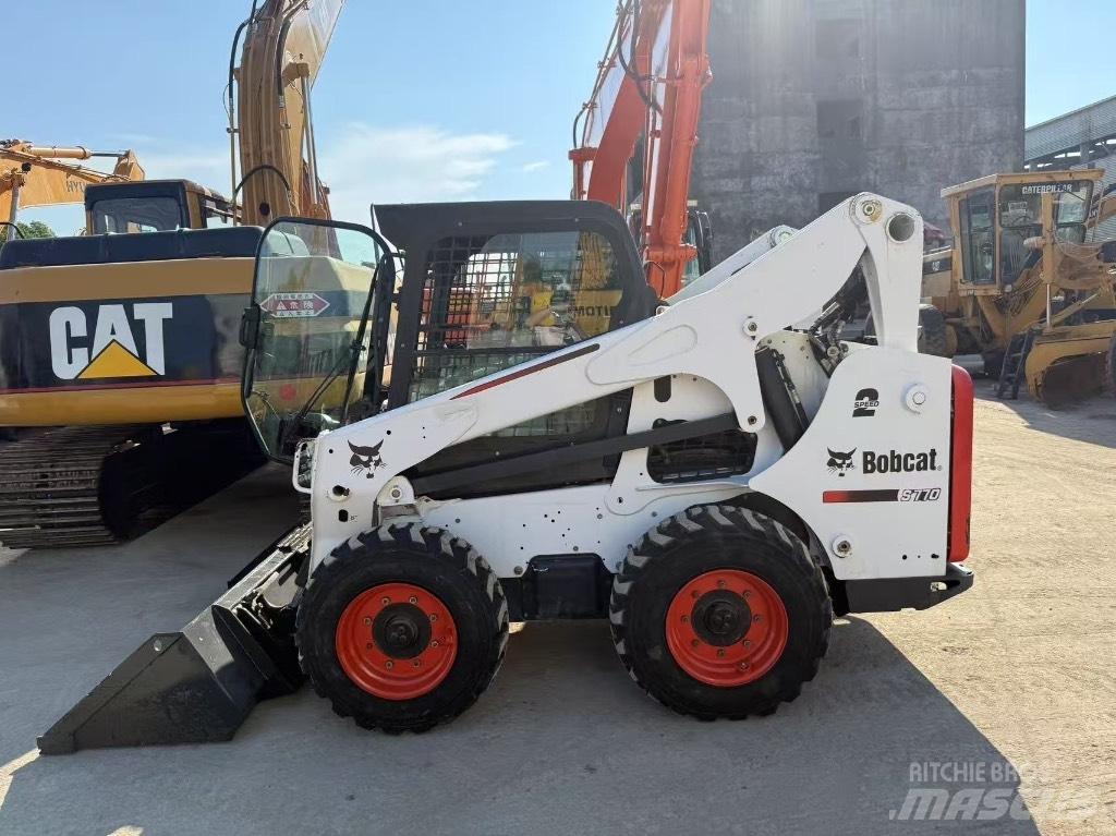 Bobcat S 770 スキッドステアローダー