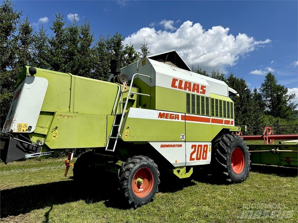 CLAAS Mega 208 コンバイン