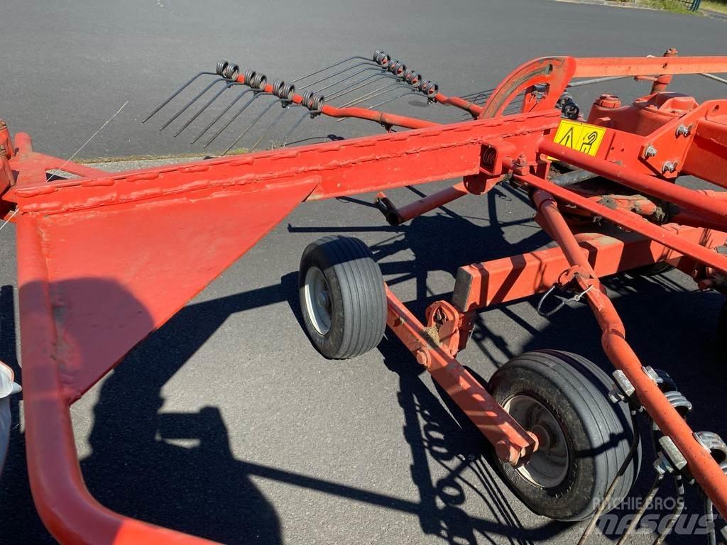 Kuhn GA 4121 GM ウィンドローア/レーキ