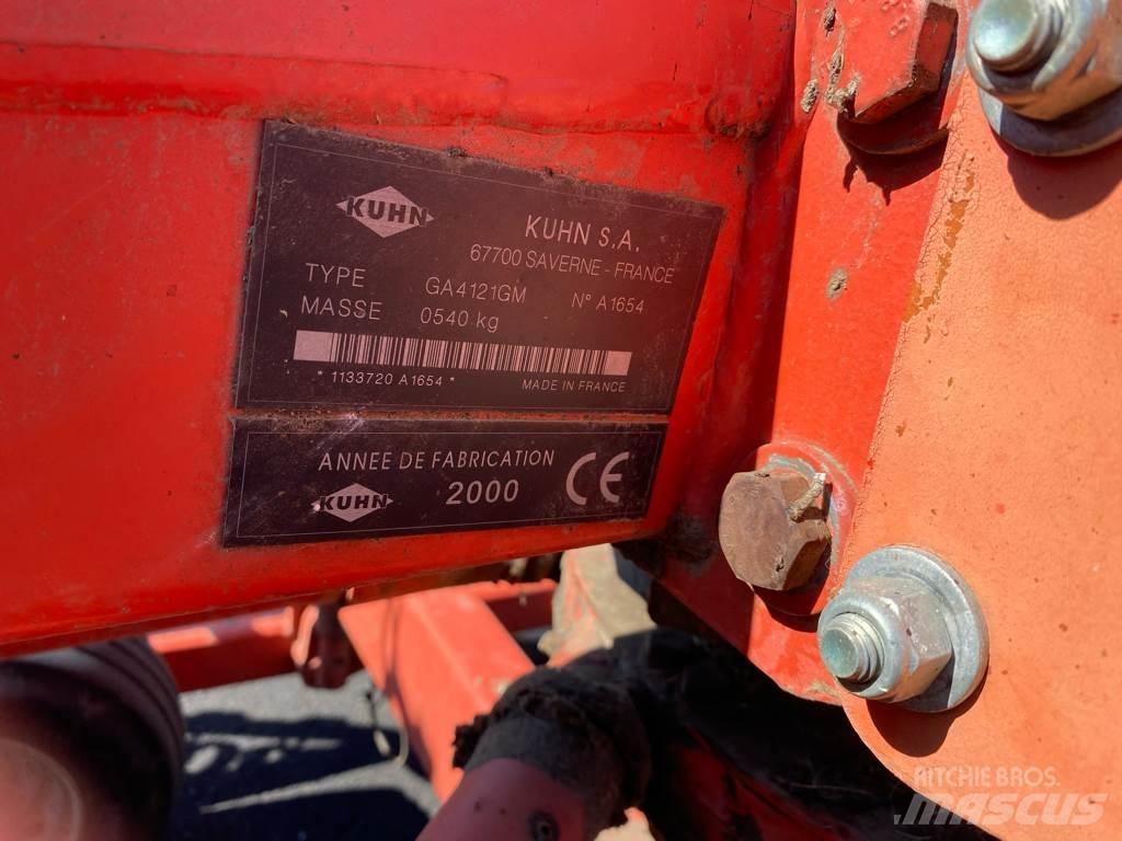 Kuhn GA 4121 GM ウィンドローア/レーキ