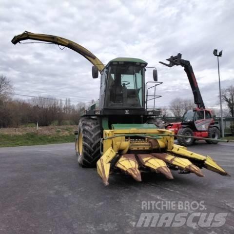 John Deere 6610 自走式フォレージハーベスター
