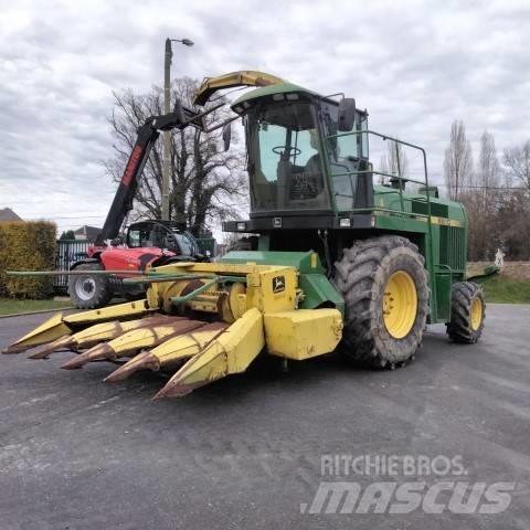 John Deere 6610 自走式フォレージハーベスター